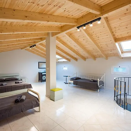 Gouvia Olive Tree House Villa *
